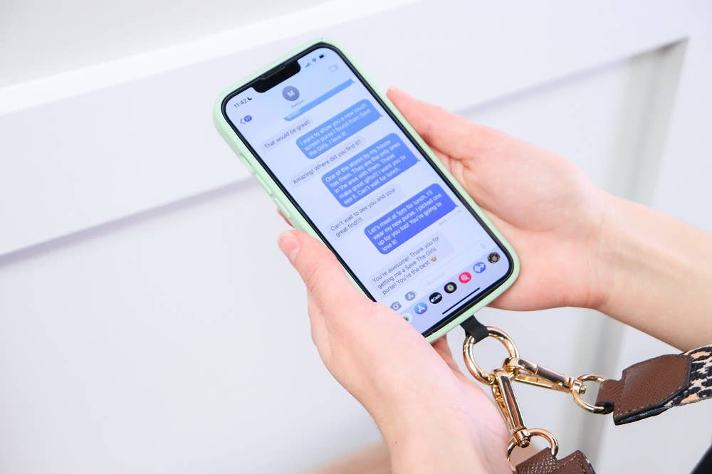 Clip & Go Crossbody Phone Accessory : Silver