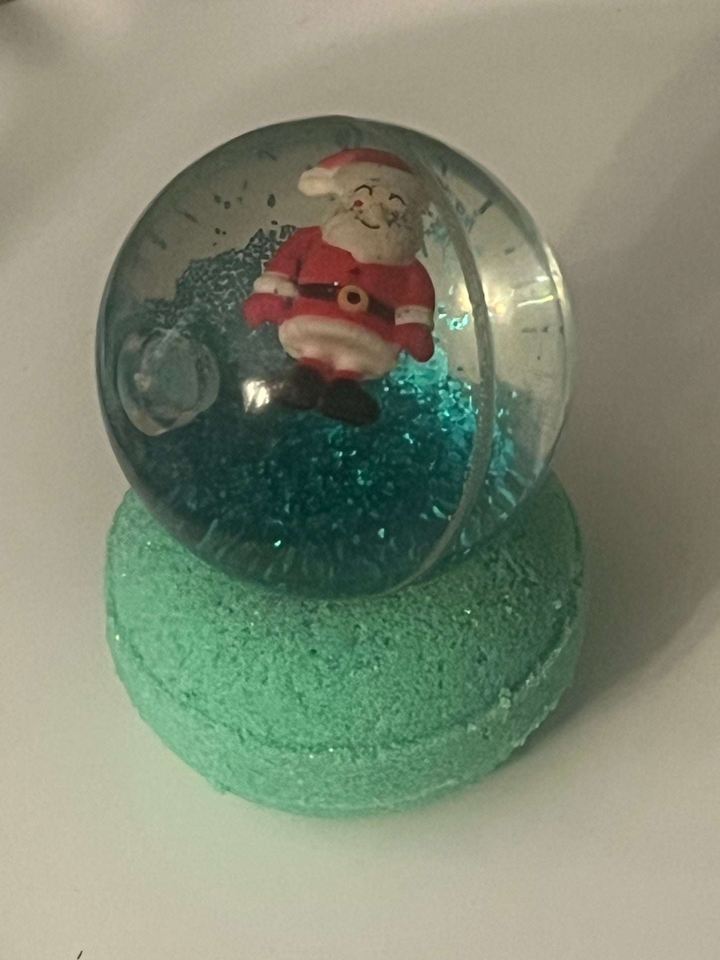 Snow globe bath bomb