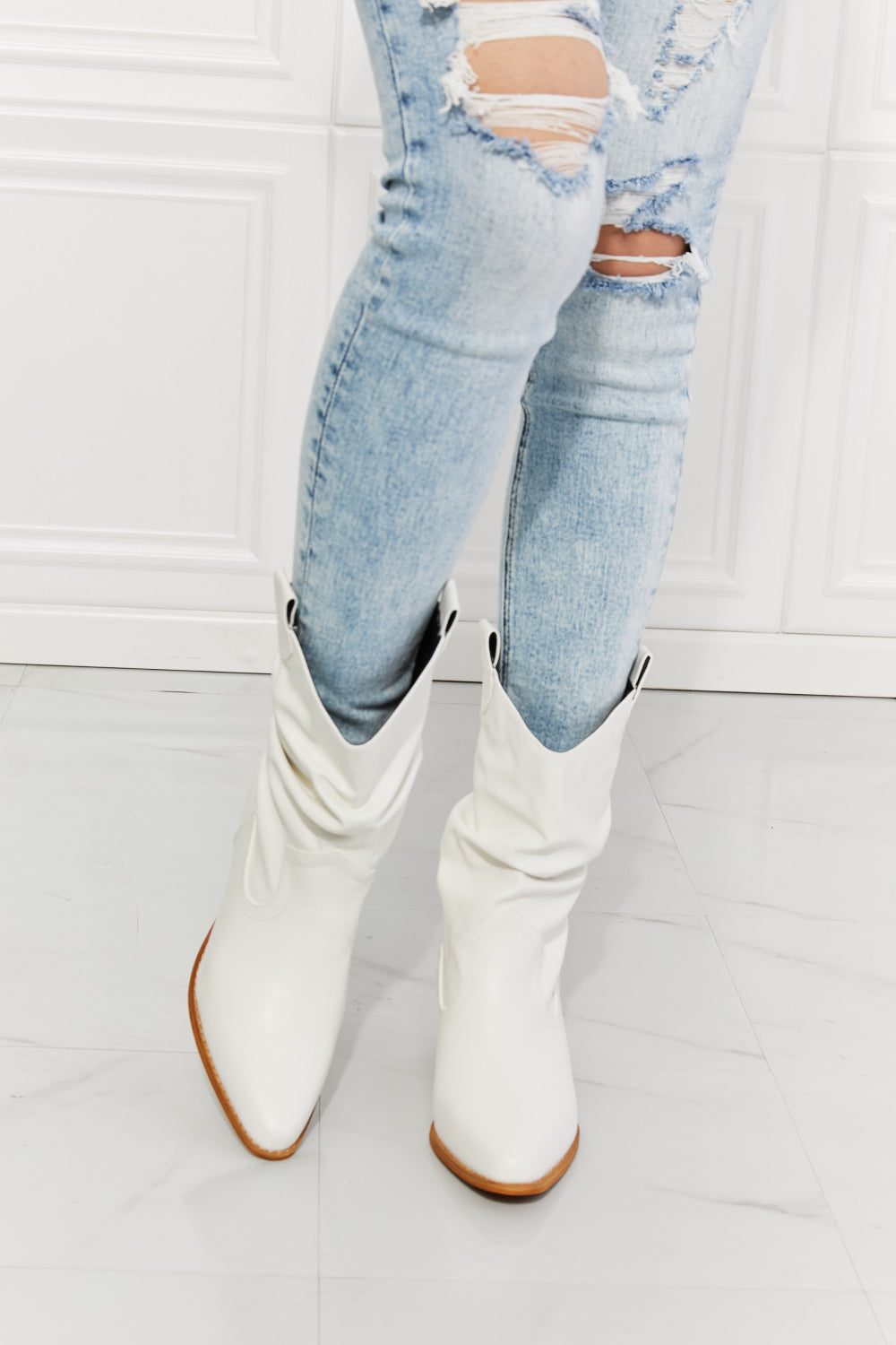 MMShoes Better in Texas Scrunch Cowboy Boots in White