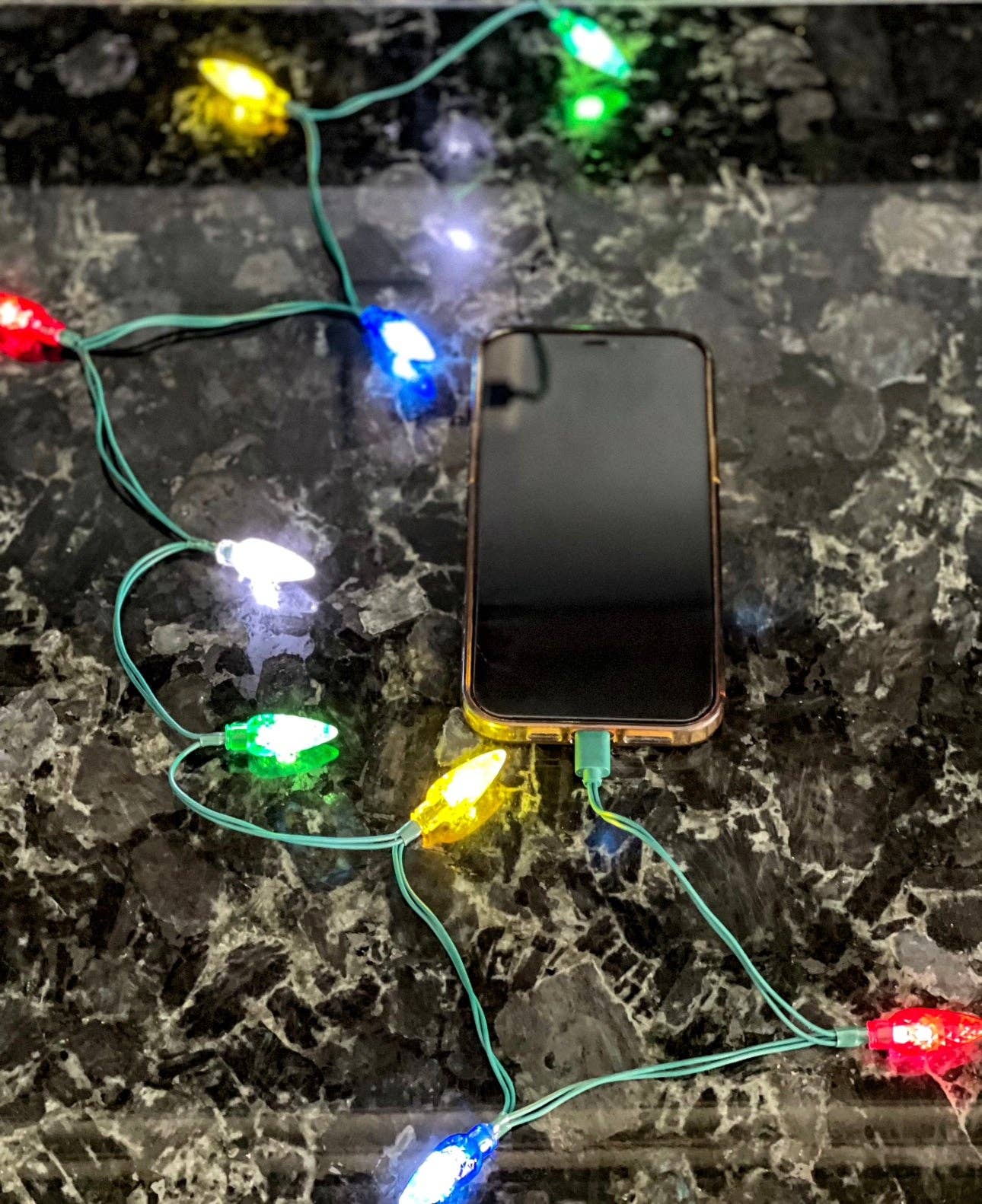 "Festive Lights" iPhone Charge